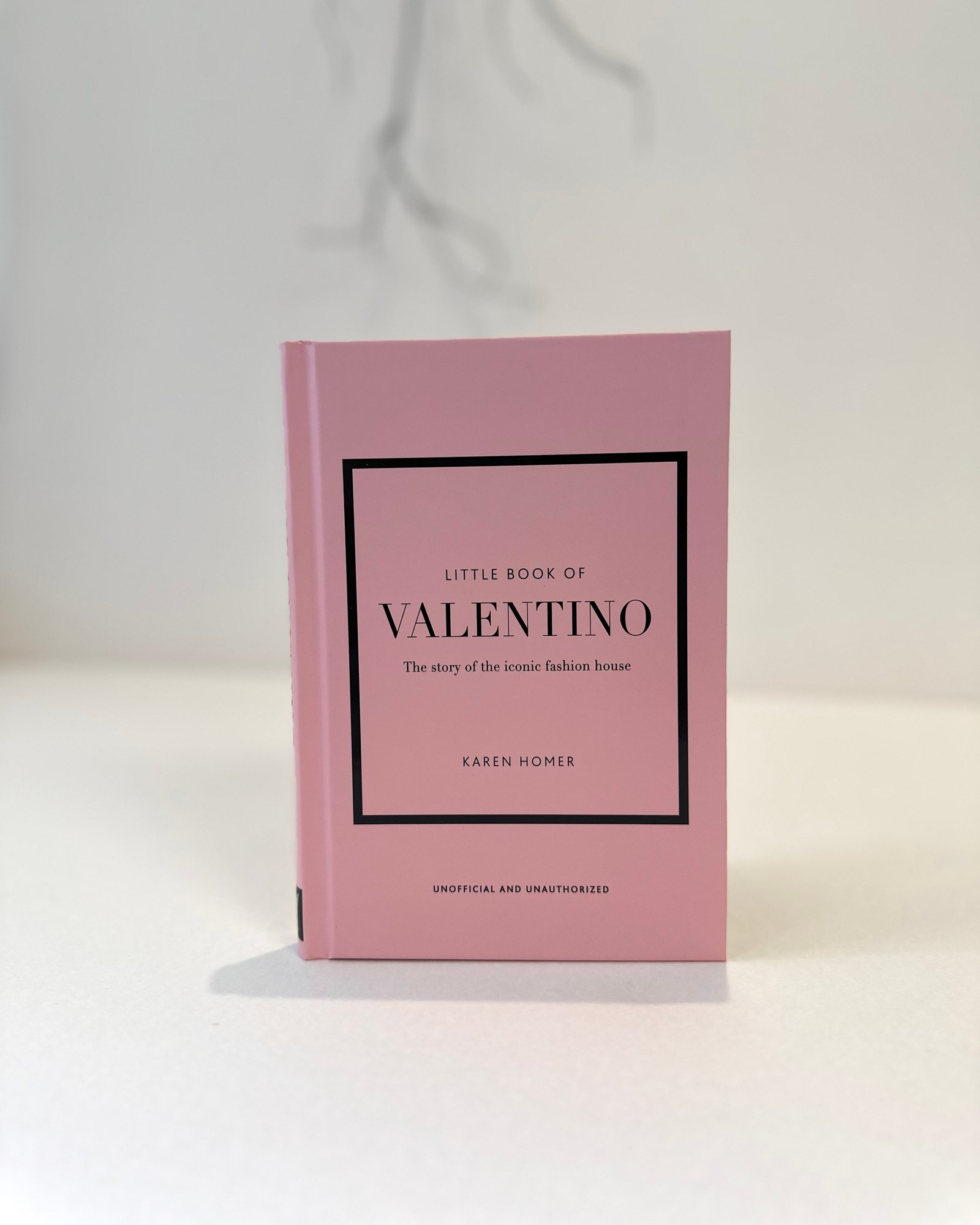 كتاب VALENTINO