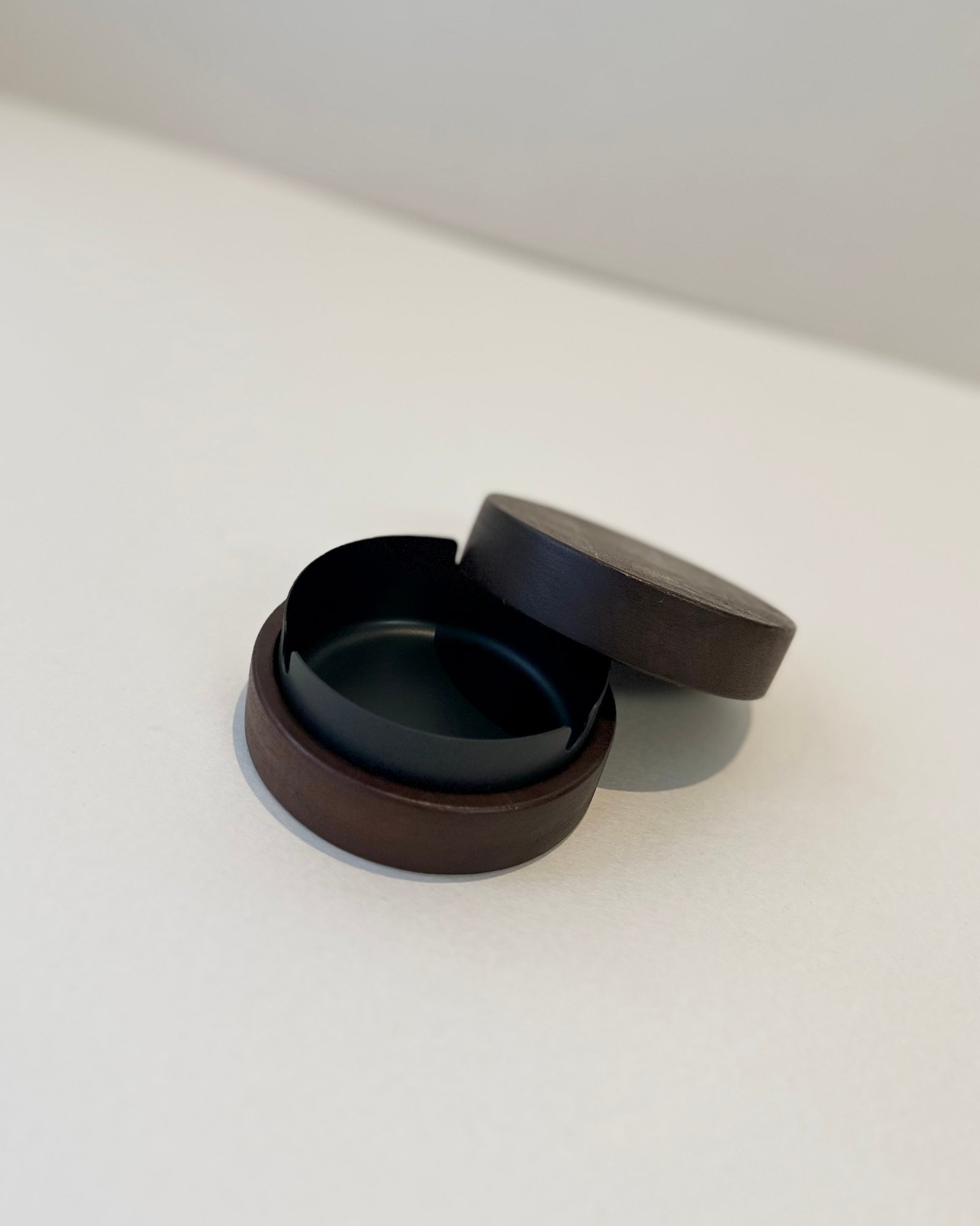 منفضة سجائر Vorn B 