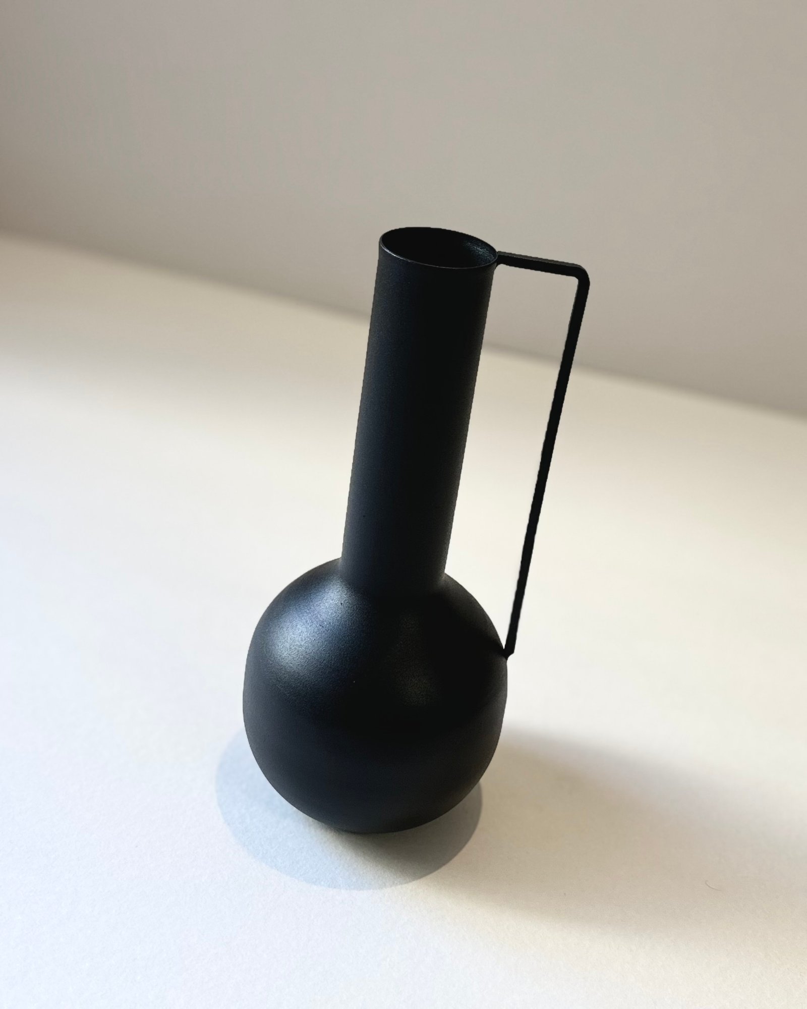 مزهرية Blackline