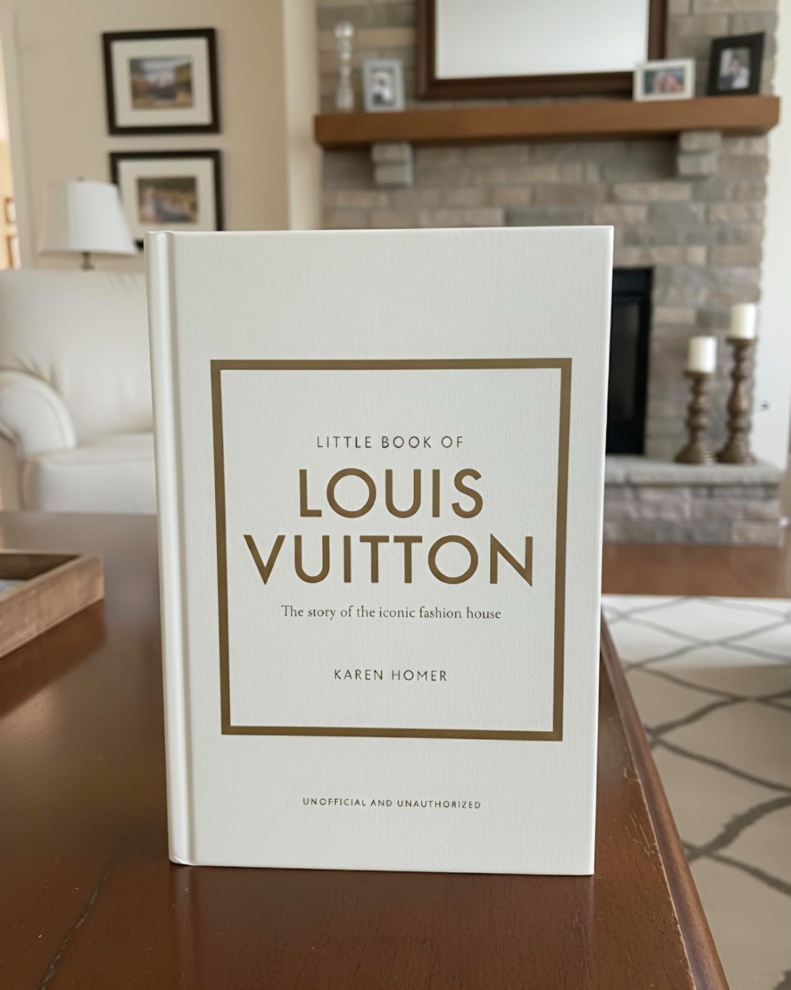 كتاب LOUIS VUITTON s