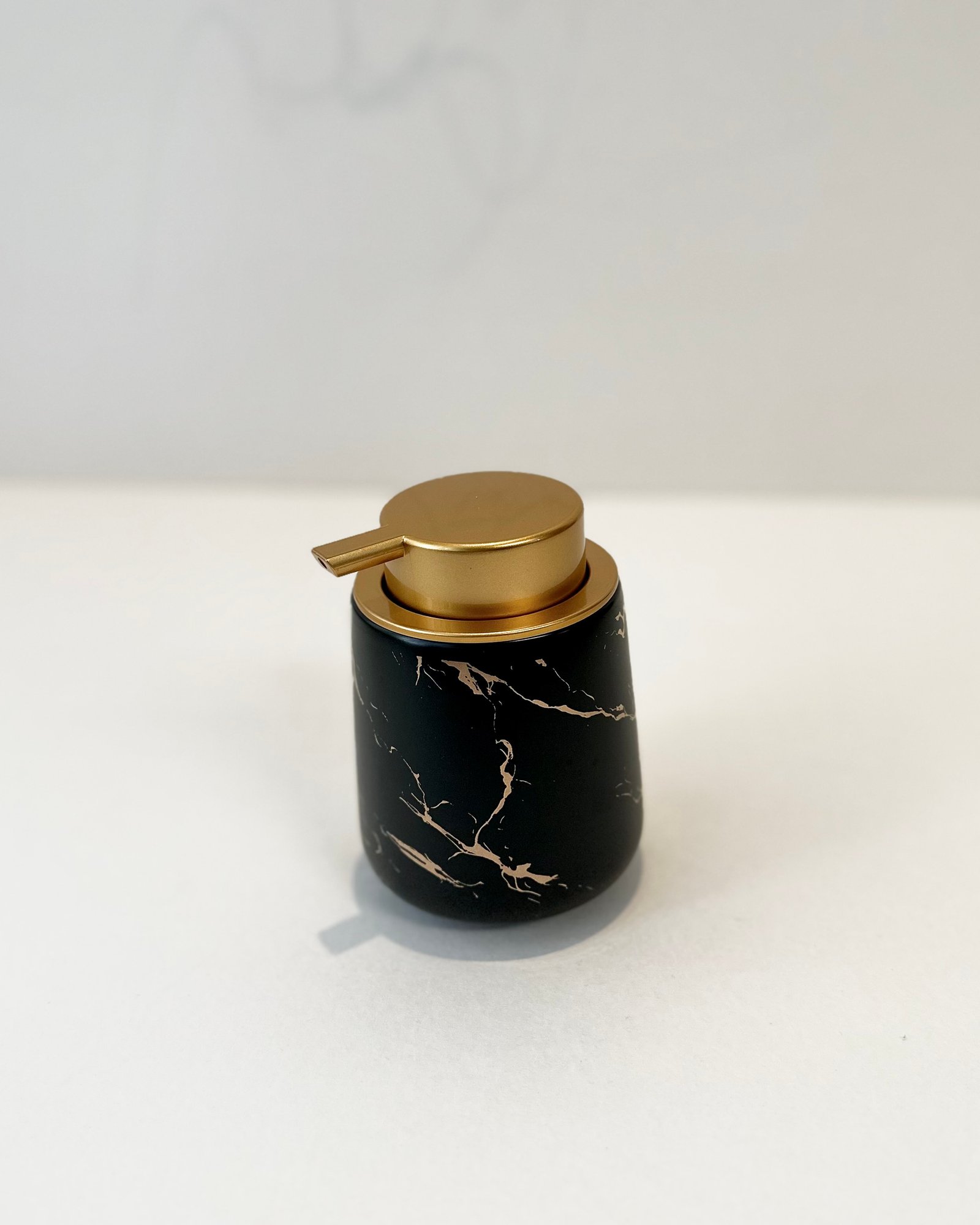 موزّع صابون Noir